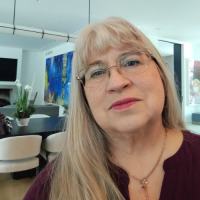 Profile Image of Christina Burnett Santos